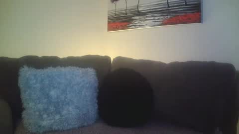 petite treat  online show from 15, 2, 2025