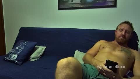 Snapshot of petitebubblegum chatting on 29, 10, 2025 Caramel princesa online show from 29, 10, 2025