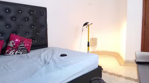 petitecherry_ online show from 18, 6, 2026