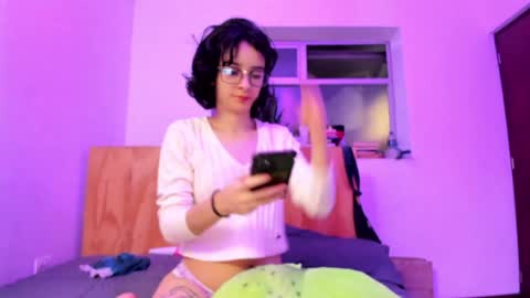 Lunna online show from 1, 1, 2025