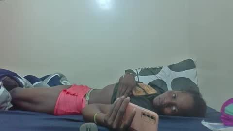 Snapshot of petitegirly12 chatting on 14, 10, 2025 petitegirly12 online show from 14, 10, 2025