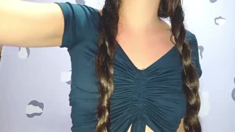 Snapshot of petiteivoryqueen chatting on 5, 12, 2024 danna online show from 5, 12, 2024