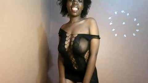 Snapshot of petitemomma76379 chatting on 13, 6, 2026 sexy chocolate online show from 13, 6, 2026