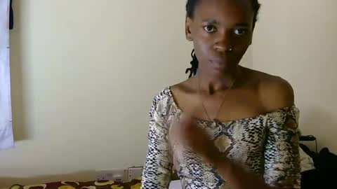 Snapshot of petitevixenn chatting on 4, 8, 2026 petitevixenn online show from 4, 8, 2026