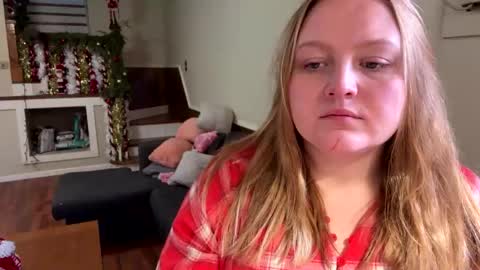 Snapshot of phatassblond chatting on 21, 12, 2025 PhatAssBlond online show from 21, 12, 2025