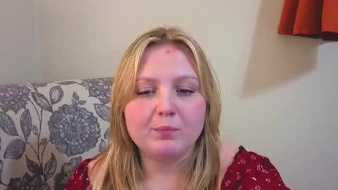 Snapshot of phatassblond chatting on 27, 3, 2026 PhatAssBlond online show from 27, 3, 2026