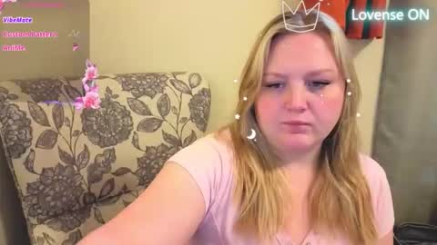 Snapshot of phatassblond chatting on 4, 4, 2026 PhatAssBlond online show from 4, 4, 2026