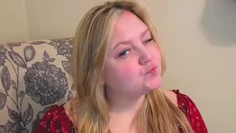 Snapshot of phatassblond chatting on 9, 4, 2026 PhatAssBlond online show from 9, 4, 2026