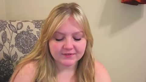 Snapshot of phatassblond chatting on 13, 4, 2026 PhatAssBlond online show from 13, 4, 2026