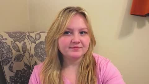 Snapshot of phatassblond chatting on 19, 4, 2026 PhatAssBlond online show from 19, 4, 2026