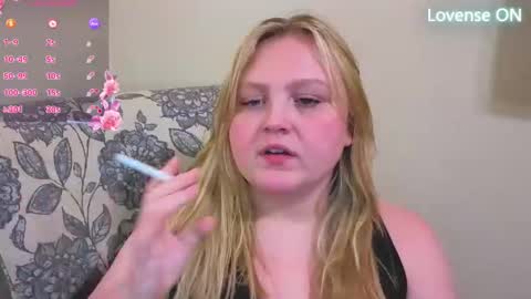Snapshot of phatassblond chatting on 21, 4, 2026 PhatAssBlond online show from 21, 4, 2026