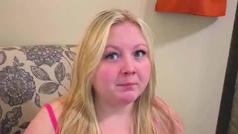 Snapshot of phatassblond chatting on 23, 4, 2026 PhatAssBlond online show from 23, 4, 2026