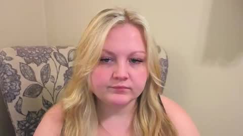 Snapshot of phatassblond chatting on 28, 4, 2026 PhatAssBlond online show from 28, 4, 2026