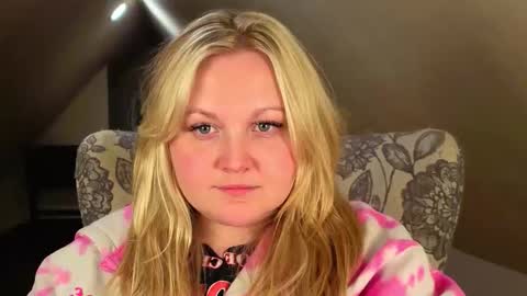 Snapshot of phatassblond chatting on 2, 5, 2026 PhatAssBlond online show from 2, 5, 2026