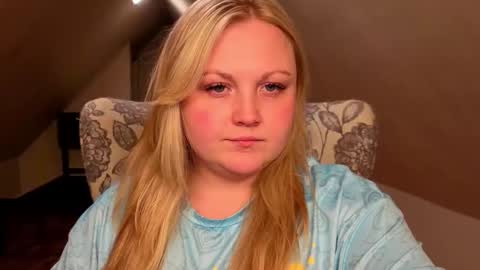 Snapshot of phatassblond chatting on 5, 5, 2026 PhatAssBlond online show from 5, 5, 2026