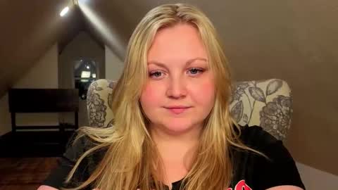 Snapshot of phatassblond chatting on 7, 5, 2026 PhatAssBlond online show from 7, 5, 2026