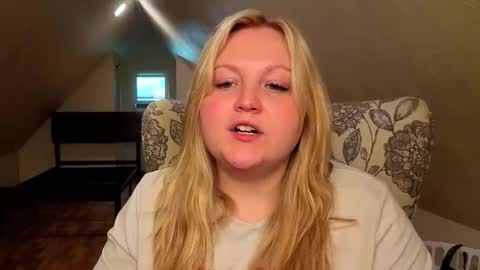 Snapshot of phatassblond chatting on 16, 5, 2026 PhatAssBlond online show from 16, 5, 2026