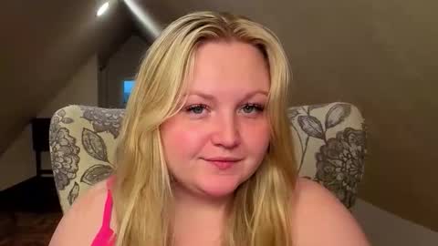 Snapshot of phatassblond chatting on 18, 5, 2026 PhatAssBlond online show from 18, 5, 2026