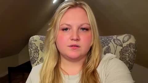 Snapshot of phatassblond chatting on 20, 5, 2026 PhatAssBlond online show from 20, 5, 2026