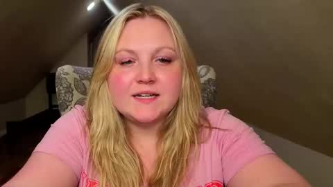 Snapshot of phatassblond chatting on 22, 5, 2026 PhatAssBlond online show from 22, 5, 2026