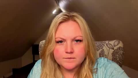 Snapshot of phatassblond chatting on 22, 5, 2026 PhatAssBlond online show from 22, 5, 2026