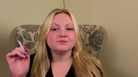Snapshot of phatassblond chatting on 28, 5, 2026 PhatAssBlond online show from 28, 5, 2026