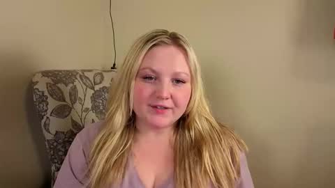 Snapshot of phatassblond chatting on 29, 5, 2026 PhatAssBlond online show from 29, 5, 2026