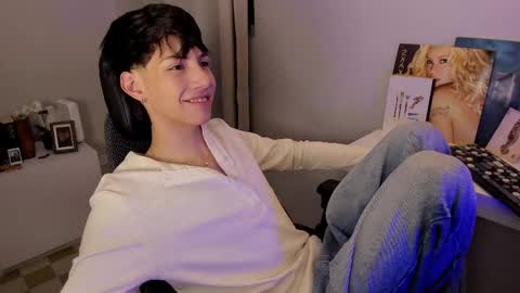 Phil.   INDEPENDENT MODEL online show from 2, 4, 2026