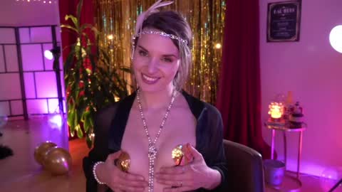 PHOENIX TAYLOR online show from 1, 1, 2025