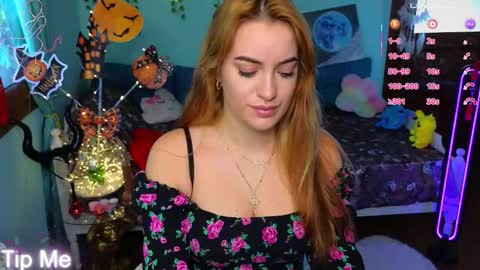 Snapshot of phoenixlunar chatting on 16, 10, 2025 Selena online show from 16, 10, 2025