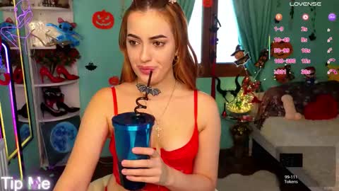 Snapshot of phoenixlunar chatting on 22, 10, 2025 Selena online show from 22, 10, 2025