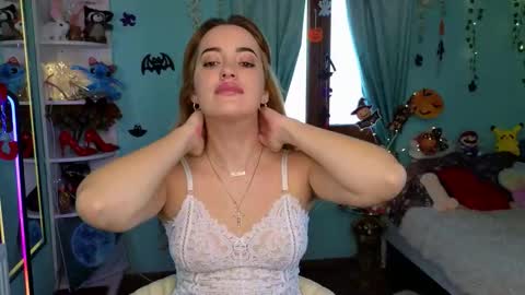 Snapshot of phoenixlunar chatting on 23, 10, 2025 Selena online show from 23, 10, 2025