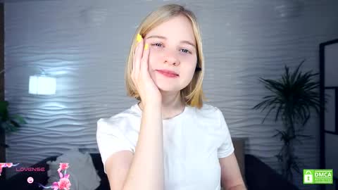 Snapshot of phyllisearney chatting on 1, 11, 2025 Hann G. Jones online show from 1, 11, 2025