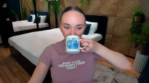 Emelie online show from 10, 11, 2025