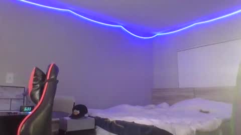 Snapshot of pierceddhabibi chatting on 19, 11, 2025 pierceddhabibi online show from 19, 11, 2025