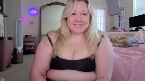 Piggy Rose online show from 18, 4, 2026