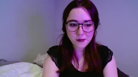 PilloGoddess online show from 15, 11, 2025