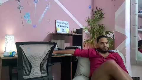 Snapshot of pineappleflipped chatting on 5, 8, 2026 pineappleflipped online show from 5, 8, 2026