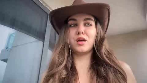 Snapshot of pingsonnenburg chatting on 16, 12, 2025 Susie online show from 16, 12, 2025