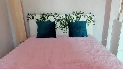 Snapshot of pink_lila18 chatting on 19, 9, 2025 pink_lila18 online show from 19, 9, 2025