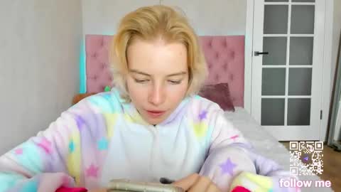 Snapshot of pink_lila18 chatting on 7, 10, 2025 pink_lila18 online show from 7, 10, 2025