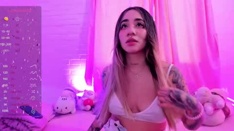 Snapshot of pink_quarz chatting on 6, 1, 2025 KELLY  online show from 6, 1, 2025