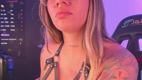 Snapshot of pink_quarz chatting on 25, 10, 2025 KELLY  online show from 25, 10, 2025