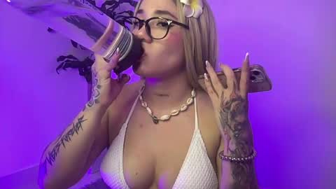 Snapshot of pink_quarz chatting on 23, 6, 2026 KELLY online show from 23, 6, 2026