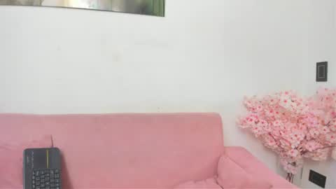 Snapshot of pinky_f00x chatting on 8, 7, 2026 pinky_f00x online show from 8, 7, 2026