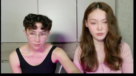 Snapshot of pinkylovers chatting on 24, 5, 2026 Li long hair and Ru short hair online show from 24, 5, 2026