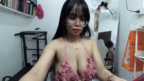 Snapshot of pinkyrosexx chatting on 27, 1, 2025 Rose online show from 27, 1, 2025