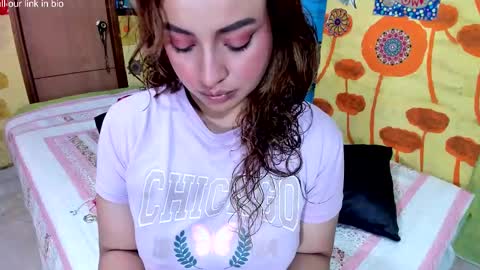 Snapshot of pipeshowtime chatting on 7, 11, 2025 VALENTINA y PIPE online show from 7, 11, 2025