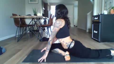 pixiecatfairy online show from 30, 6, 2026