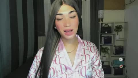 pixiedoll_ online show from 24, 6, 2026
